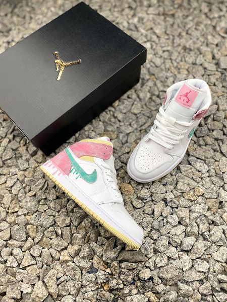 Nike Air Jordan 1 Mid 2021新款 喬丹1代文化女款籃球鞋 帶半碼