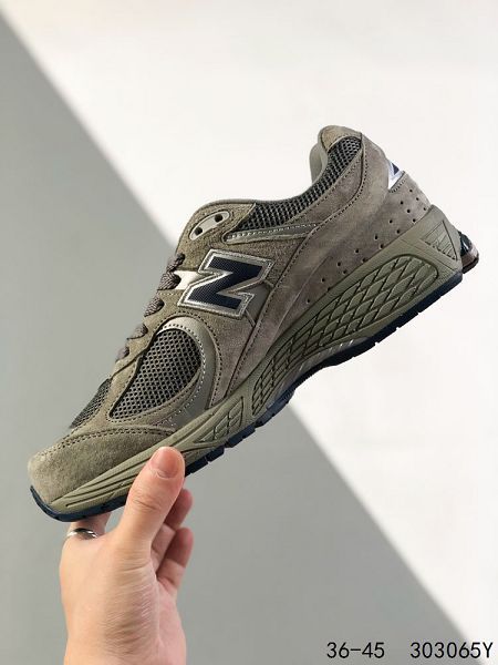 NB2002 balance 2002系列軍綠色 情侶鞋 跑步鞋 