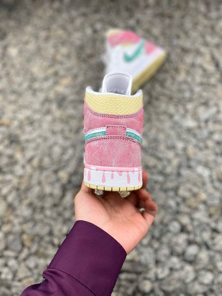 Nike Air Jordan 1 Mid 2021新款 喬丹1代文化女款籃球鞋 帶半碼