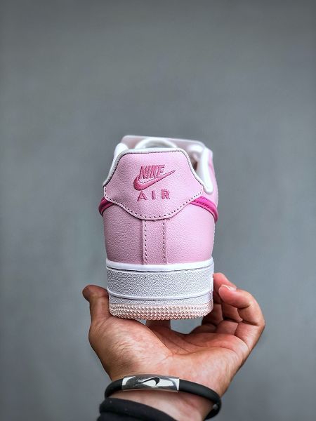 Nike Air Force 1 Low 07 2024新款白粉色女鞋板鞋