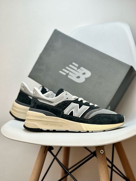 New Balance 997RGrey改良版系列 2024男女款低幫經典復古厚底休閒運動慢跑鞋YJ 元祖灰銀米黃底色