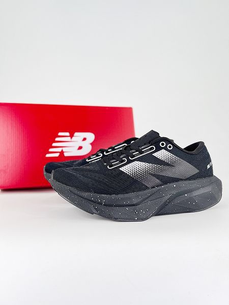 Stone Island x New Balance FuelCell 2024男女生輕量跑鞋