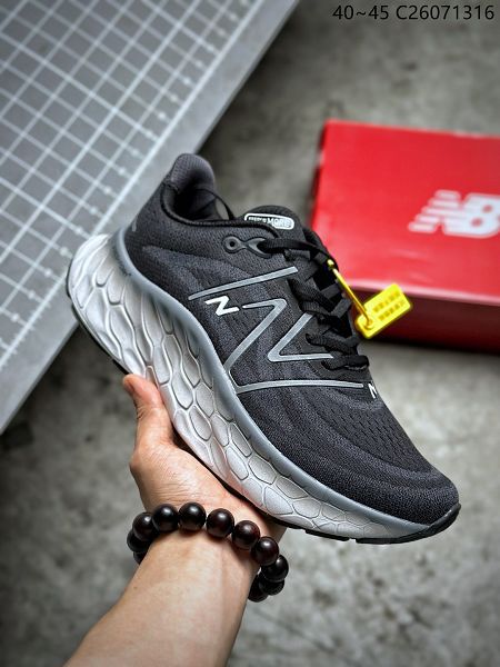 New Balance Fresh Foam X More v4 2023新款 男款輕盈跑鞋