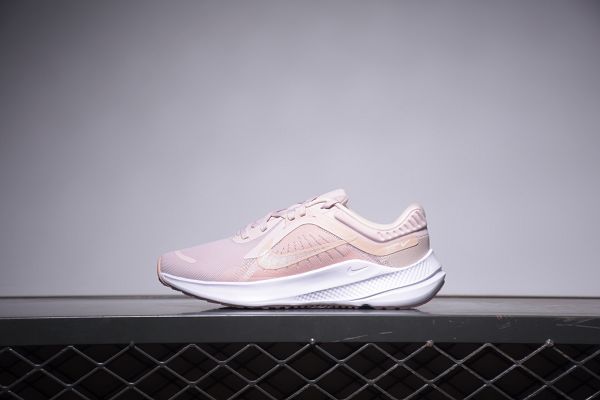 Nike QUEST 5 2023新款 女子透氣輕盈緩震跑步鞋